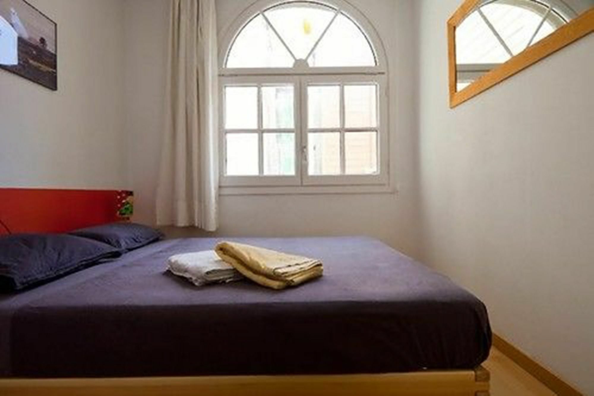 La Casa De Laura Nisia B&B Барселона Экстерьер фото