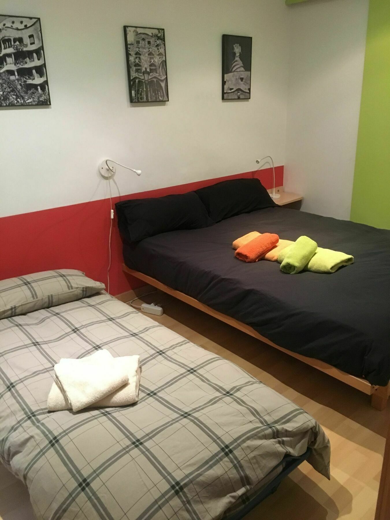 La Casa De Laura Nisia B&B Барселона Экстерьер фото
