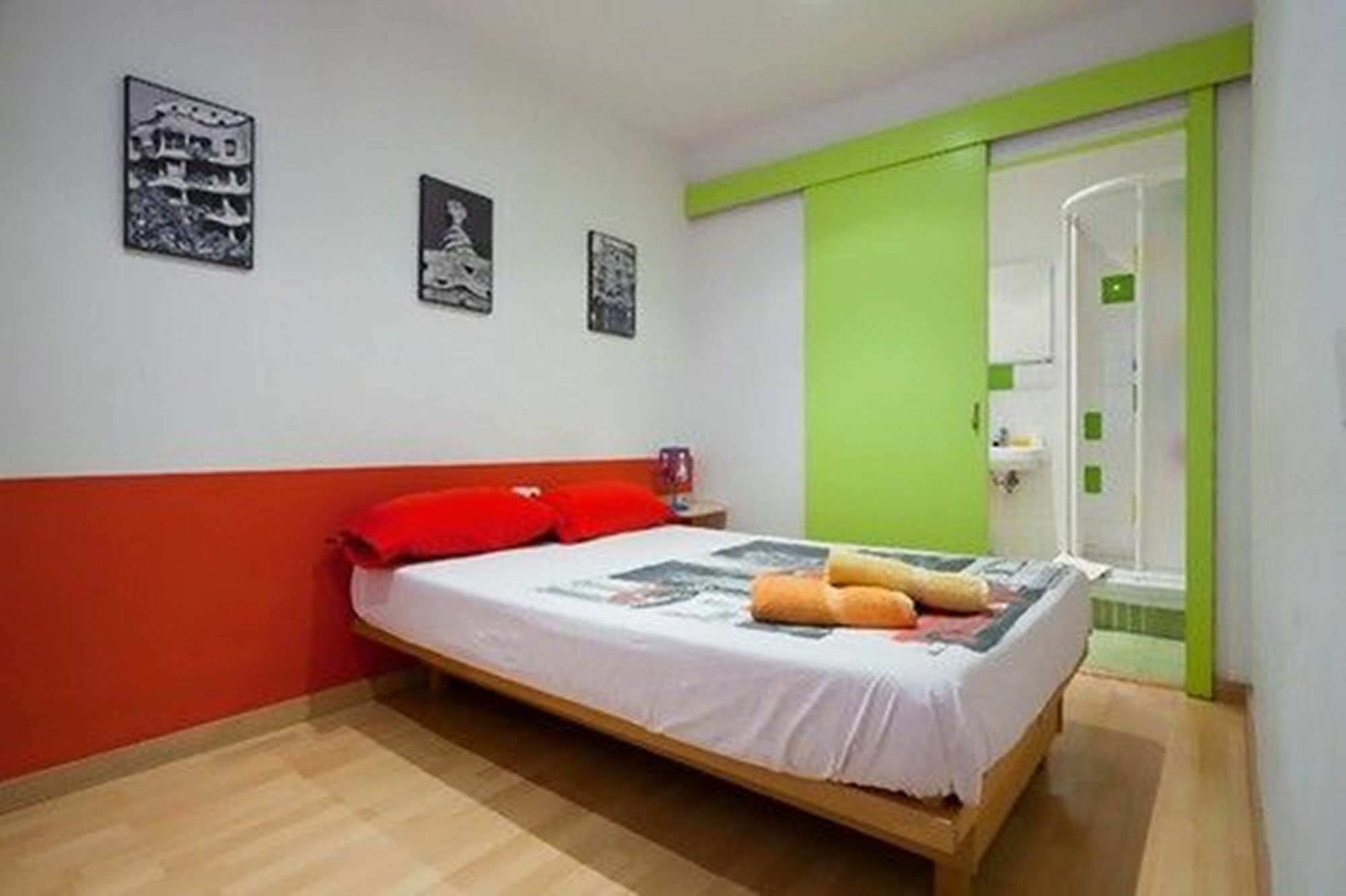 La Casa De Laura Nisia B&B Барселона Экстерьер фото